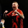 Aspinall wint vijftiende Premier League-avond na winst tegen Dobey