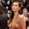 Festival de Cannes 2025 : la nudité et les traînes longues seront interdites sur le tapis rouge