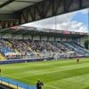 Halfuur voor de aftrap betreden Westerlo-fans nieuwe sfeertribune, straks volgt een tifo