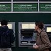 Lloyds Bank wouldn't let me withdraw £600 in branch and insisted I use a cash machine outside