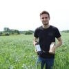 En Anjou, ce jeune agriculteur veut « rendre accessible les aliments bio et locaux »