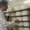 REPORTAGE. Dans les caves de l’Aveyron s’affinent des milliers de tonnes de roquefort