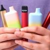 Tienduizenden flesjes met verboden smaakjes voor vapes onderschept