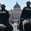 Lichamen van vrouw en baby gevonden in park in Rome