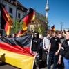 Mit Rechtsrock und Deutschlandflaggen: Rechter Demonstrationszug in Berlin vorzeitig beendet – mehrere Festnahmen