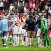 Wout Weghorst duwt camera weg na duel Ajax: 'Jammer dat ze mij weer opzoeken'