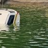 Untergangsszenario: Fluchtplan aus dem sinkenden Auto