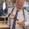Dedecker deelt bier uit in de Kamer als protest tegen alcoholverbod: “Als het niet mag, dat ze mij dan maar in de boeien slaan”