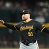 Reynolds hits go-ahead 3-run homer, Pirates score 7 in 8th to beat Dbacks 9-6