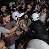 En Serbie, des milliers de manifestants défilent contre le gouvernement dans une douzaine de villes