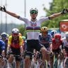 Meteen prijs voor Pogacar! Wereldkampioen sprint naar zege in elitegroepje met Evenepoel, Van der Poel en Vingegaard in Dauphiné