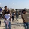 Aide humanitaire à Gaza : la population affamée se rue sur un nouveau centre de distribution d’aide