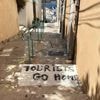 "Touristes, pas le bienvenu !" : des graffitis menaçants se multiplient dans le cœur de Marseille