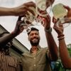 Dirk De Wachter over een moreel dilemma: Mijn vrienden drinken veel, ik niet meer. Wat nu?