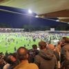 Vechtpartijen tussen supporters op veld na Telstar-Den Bosch in play-offs