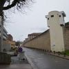 Import aus China: Frankreichs Polizei beschlagnahmt Mini-Handys hinter Gittern