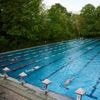 „Im Mai so gut wie kein Badewetter“: Freibadsaison in Berlin startet schlecht