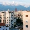 heise+ | Mit der Kamera durch Tirana: Architekturfotografie in Albaniens Hauptstadt