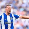 Luuk de Jong loopt knieblessure op tijdens oefenwedstrijd met FC Porto