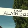 "Alain Delon était un père spirituel pour moi" : un an après sa mort, tout un village rend hommage à l'acteur