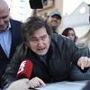 Gewaltausbruch in Buenos Aires: Milei wird im Wahlkampf mit Steinen beworfen