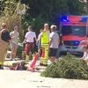 Rettungshubschrauber im Einsatz: Maibaum fällt auf Menschengruppe - mehrere Verletzte