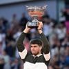 "Quand tout semble perdu, il gagne et il regagne encore " : à Madrid, les amateurs de tennis ont vibré pour Alcaraz en finale de Roland-Garros