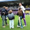 Boodschappen van Mourinho en Lukaku, speciale shirts en vuurwerk: Jan Vertonghen krijgt prachtig eerbetoon in Lotto Park