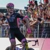 Dubbelslag voor Visma-Lease a bike in Giro: dagwinst voor Kooij, eindzege voor Yates