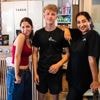 Deze kiosk deelt elke week 200 gratis maaltijden uit: ‘Geld is mooier als je het deelt’