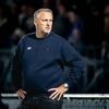 Clubman John van den Brom moet van nieuwe eigenaren vertrekken bij Vitesse