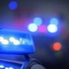 Auf dem Weg zu einem Einsatz: Auto kollidiert in Berlin-Tempelhof-Schöneberg mit Gefangenentransporter