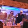 Marc Coucke trakteert de hele Oude Markt in Leuven op een ijsje om zijn nieuwe investering te vieren