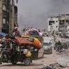 Großoffensive im Gazastreifen: Palästinenser fliehen zu Fuß in Richtung Süden