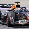 Max Verstappen ontevreden in tweede training, George Russell vliegt op de mediums