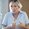 REPORTAGE. "Vous ne connaissez pas la Nouvelle-Calédonie" : Marine Le Pen prise à partie par des loyalistes près de Nouméa