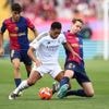 Barcelona klopt Real Madrid in spectaculaire Clásico met zeven goals, Frenkie de Jong kan landstitel ruiken