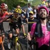 Thymen Arensman komt nipt tekort voor winst in eerste bergrit Tour de France, Ben Healy pakt gele trui