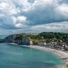 Vacances. « Voici comment, ma sœur et moi, on s’inventait du bonheur pendant nos étés à Étretat »