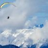 « Mes mains gelaient » : aspiré par un nuage, un parapentiste se retrouve à 8 600 m d’altitude
