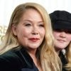 Leute: Christina Applegate weint in Podcast um ihren toten Vater