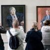 Bundesregierung: Hubschrauber und Foto im Kanzleramt: Regierung öffnet Türen