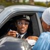 Foto’s, handtekeningen én Batshuayi met opvallende pet: Rode Duivels komen toe in Tubeke
