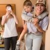 Ouders en schermtijd: ‘De kinderen zien influencers vaak op vakantie gaan, en vra­gen ‘waarom wij niet?’’