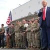 Weiß viel über Rasen: Trump besucht Polizei und will Washington schöner machen