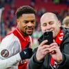 Ajax verhuurt topverdiener Chuba Akpom: aanvaller keert terug naar Engeland