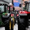 "Nous devons d'abord dépenser pour notre alimentation avant d'acheter des armes" : l'inquiétude du monde agricole avant la présentation du budget de la Commission européenne
