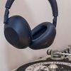 Er macht fast alles besser: Der Sony WH-1000XM6 ist ein Kopfhörer zum Zunge schnalzen