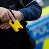 „Einsatz von Tasern zwingend notwendig“: Dobrindt will Bundespolizei mit Elektroschockgeräten ausstatten