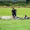 Maschine fängt Feuer: Privatflieger kracht auf Acker in NRW - Insassen tot